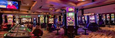 DuetQQ live casino dealer cantik baccarat roulette blackjack pengalaman kasino nyata